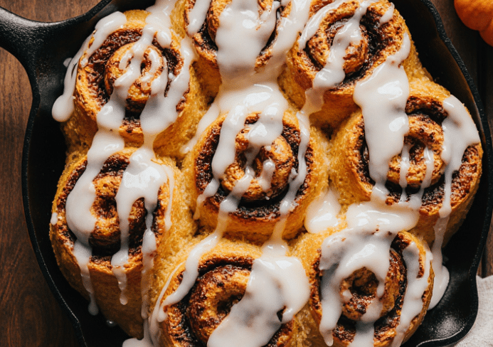 pumpkin pie cinnamon rolls