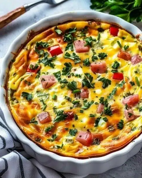 Delicious crustless cottage cheese breakfast quiche served on a plate