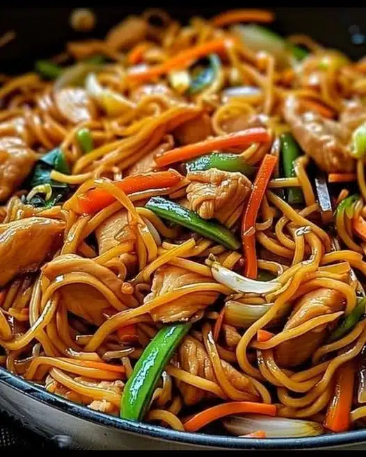 Delicious Chicken Lo Mein with vegetables and noodles served in a bowl