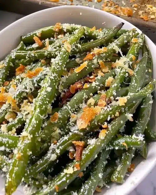 Oven-roasted green beans with garlic and Parmesan cheese