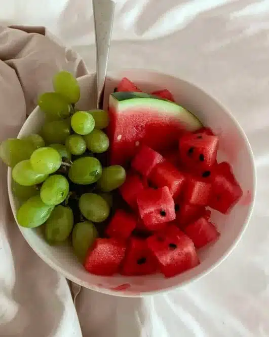 Low-calorie fruit bowl with watermelon and grapes