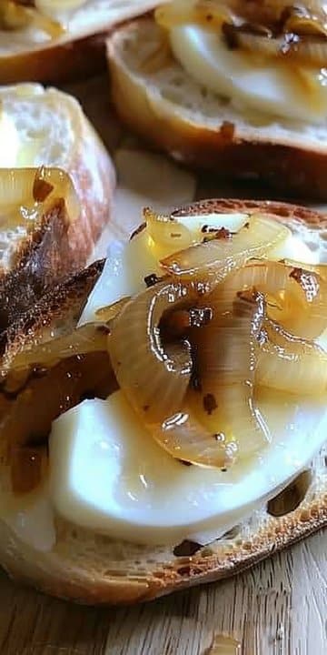 Brie & Caramelized Onion Crostini: A Perfectly Delicious Treat