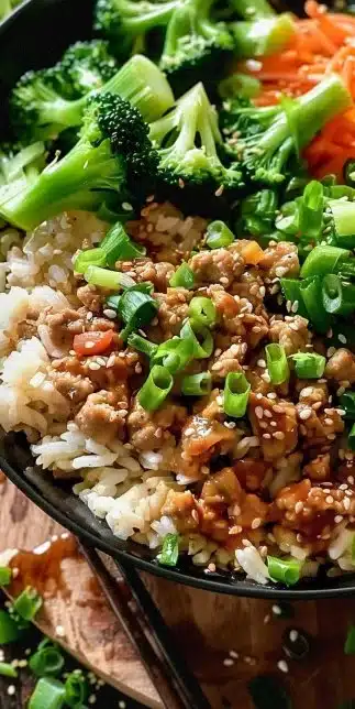 Sesame Ginger Bowl with ground turkey and fresh vegetables